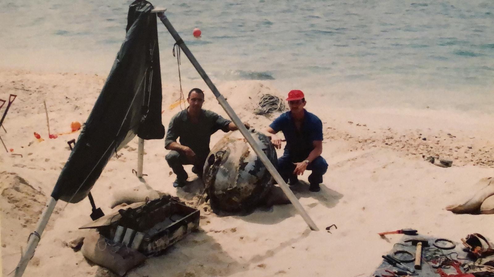 Floating mine neutralization ashore